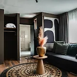 La Casa Hotel 2*